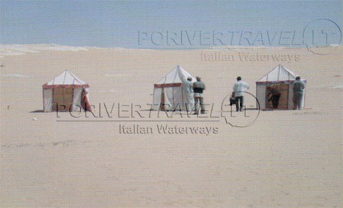 Campo tendato mobile nel Deserto Bianco 